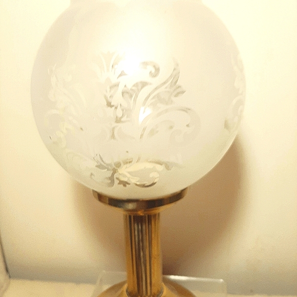 Frosted Floral Victorian Style Pedestal Gold Tone Tealight/Votive Candle Holder - Picture 4 of 7